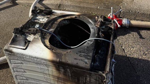 U Malinskoj izbio požar, izgorjela je sušilica rublja