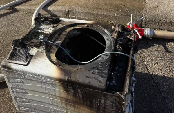 U Malinskoj izbio požar, izgorjela je sušilica rublja