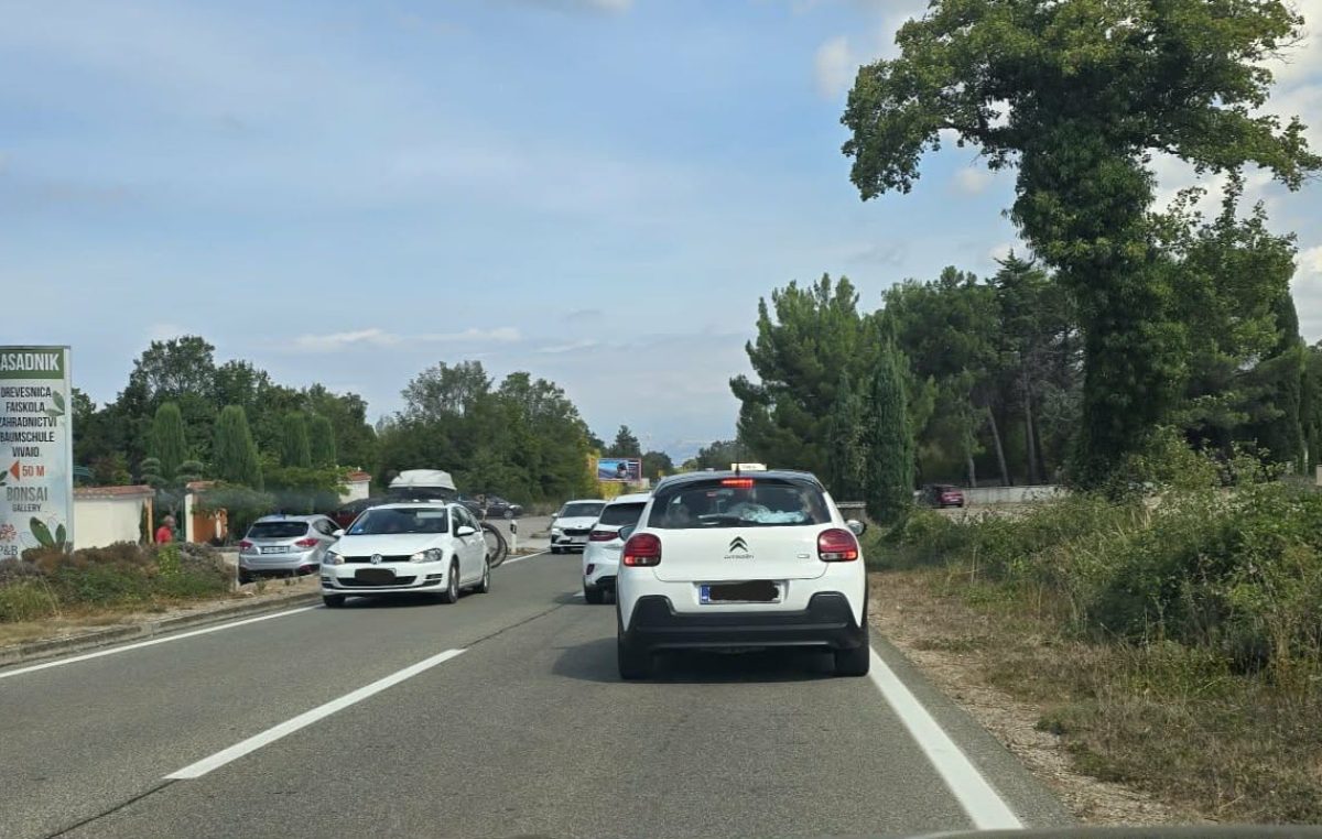 Lančani sudar kod Malinske i kilometarske kolone prema Krčkom mostu