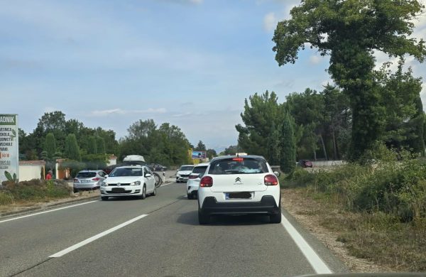Lančani sudar kod Malinske i kilometarske kolone prema Krčkom mostu