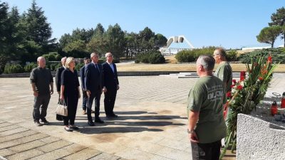 Polaganjem vijenaca i paljenjem svijeća odana počast hrvatskim braniteljima