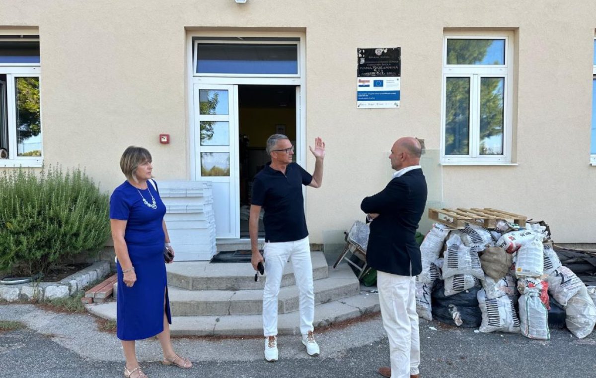 Radni posjet župana Rabu: Kvaliteta pitke vode pod strožim nadzorom, u Banjolu se šire kapaciteti škole i vrtića