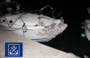 [FOTO] Krk: Usred noći gliserom udarili u obalu, dvoje je ozlijeđenih. Četvero bura odnijela na pučinu