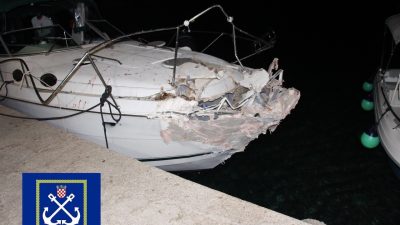 [FOTO] Krk: Usred noći gliserom udarili u obalu, dvoje je ozlijeđenih. Četvero bura odnijela na pučinu