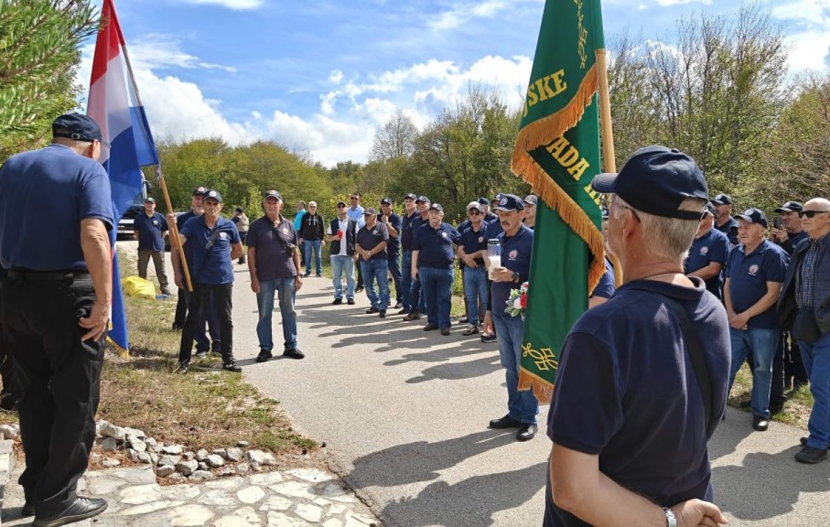 U Čanku svečano otvoreno obnovljeno spomen-obilježje: Opatijski branitelji odali počast poginulim suborcima