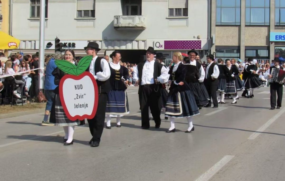 Folklorna skupina KUD-a Zvir Jelenje predstavila Primorsko-goransku županiju na 61. Vinkovačkim jesenima