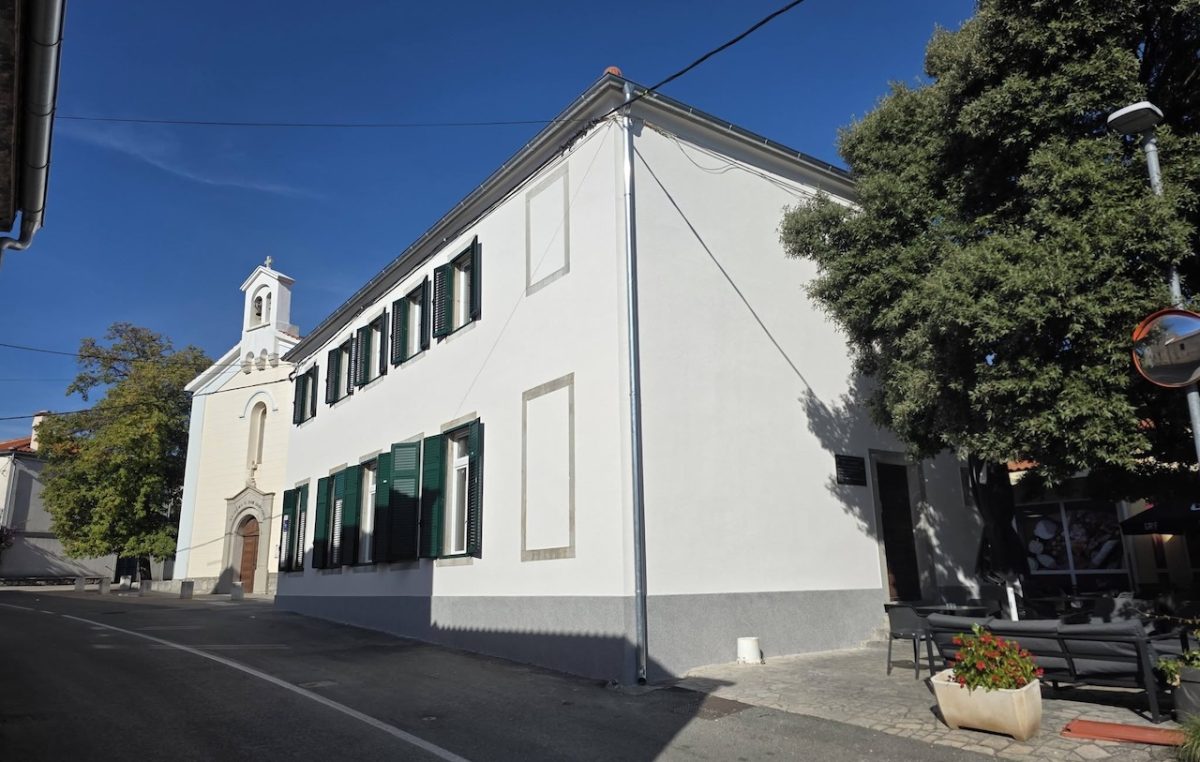 Završeni radovi na vanjskom uređenju i energetskoj obnovi zgrade Mjesnog doma u Korniću