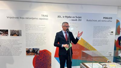 Otvorena izložba „Iz Rijeke za svijet – prvih 35“: Tri i pol desetljeća JGL-ove izvrsnosti i suradnje s lokalnom zajednicom