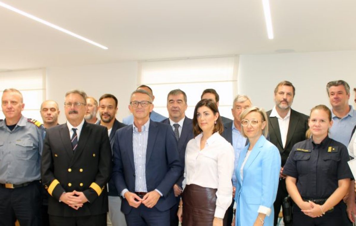 Župan Lukanović primio sudionike vježbe sigurnosti na moru i uručio im zahvalnice
