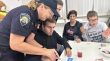 Policija i vatrogasci posjetili članove Udruge „Mali veliki svjetovi“ u Omišlju